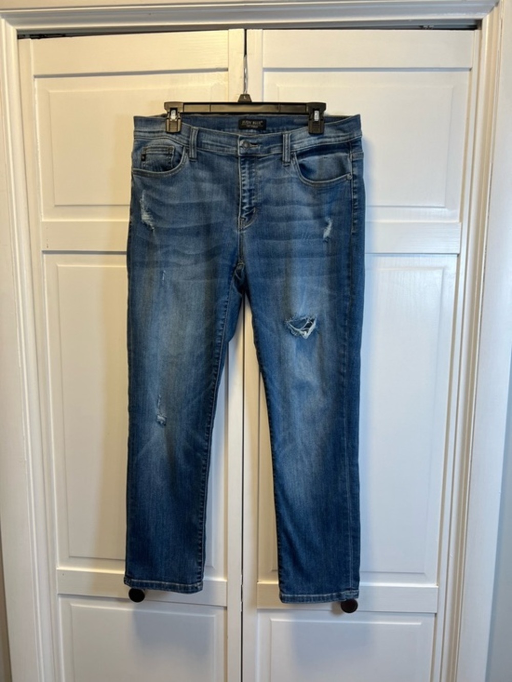 Judy Blue Boyfriend Fit Distressed Jeans Size Women’s 13/31 Color Mid-Wash Blue